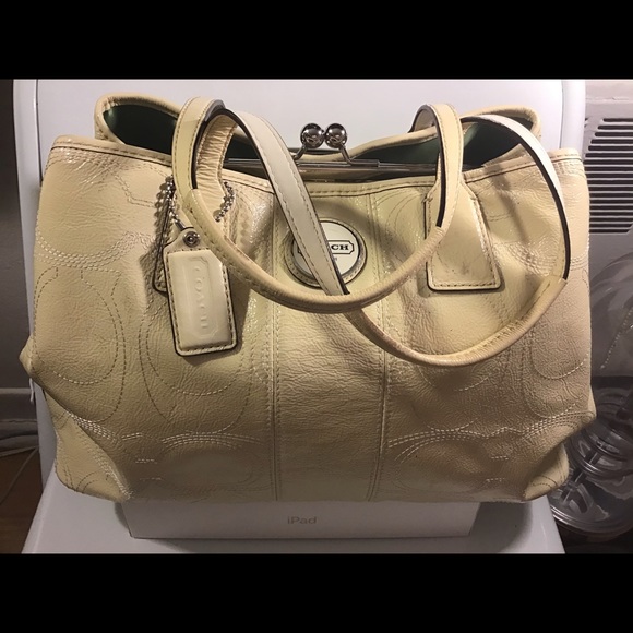 Coach Handbags - Authentic COACH STITCHED &FRAMED HANDBAG PURSE.